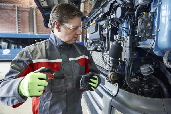 Mechanic uniforms for automotive industry