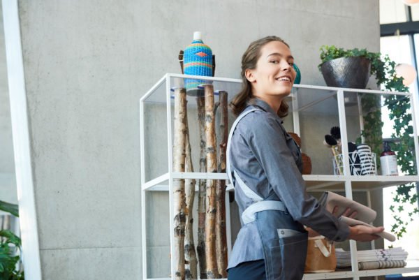 inchiriere uniforme de lucru in retail