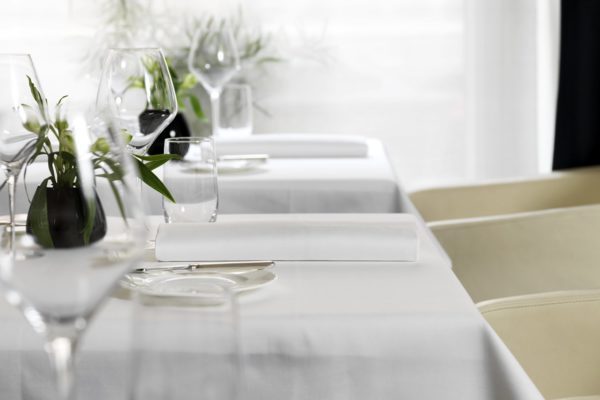 Lindstrom Cotton table linen and napkins for restaurants
