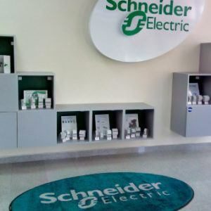 Predpražnik z logotipom - Schneider